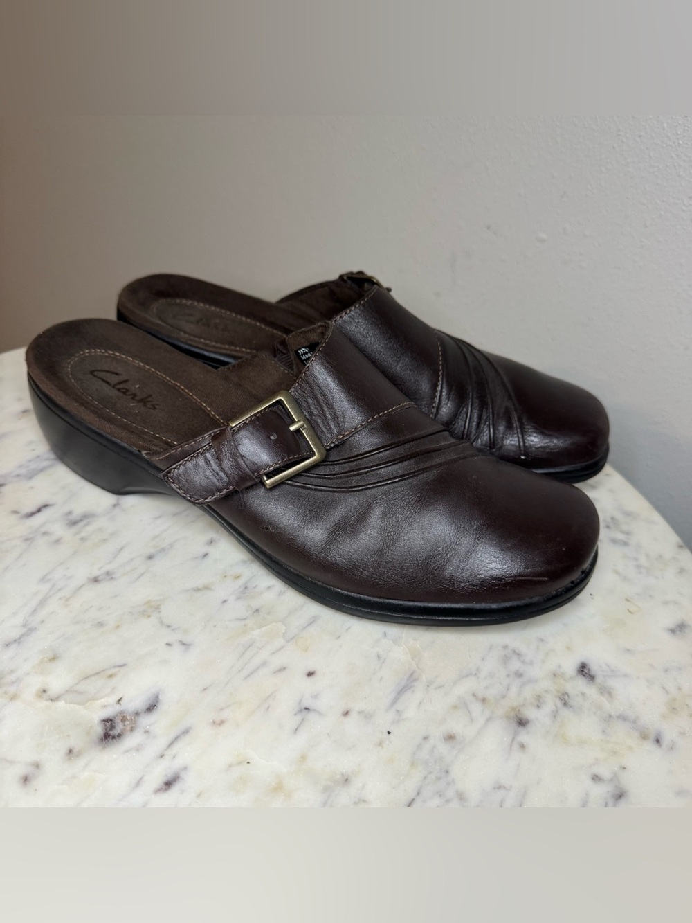 Clarks Mules Size 8.5 M Leather brown 
Wedge comfort shoes